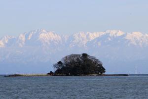 唐島越しの立山連峰イメージ