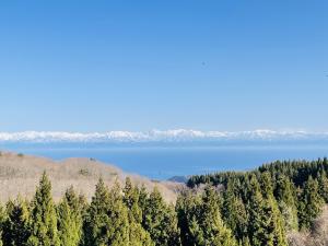 石動山から望む立山連峰