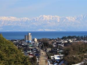 ふれあいスポーツセンター前から望む立山連峰